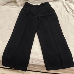 Aritzia Effortless Pants Cropped in Black- Size 2